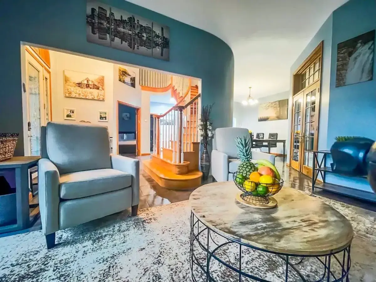 A sitting room at the foot of the curved stair